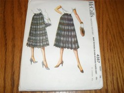 4387 McCalls 1957 REVERSIBLE OR NON REVERSIBLE PLEAT SKIRT PATTERN 26,28 W